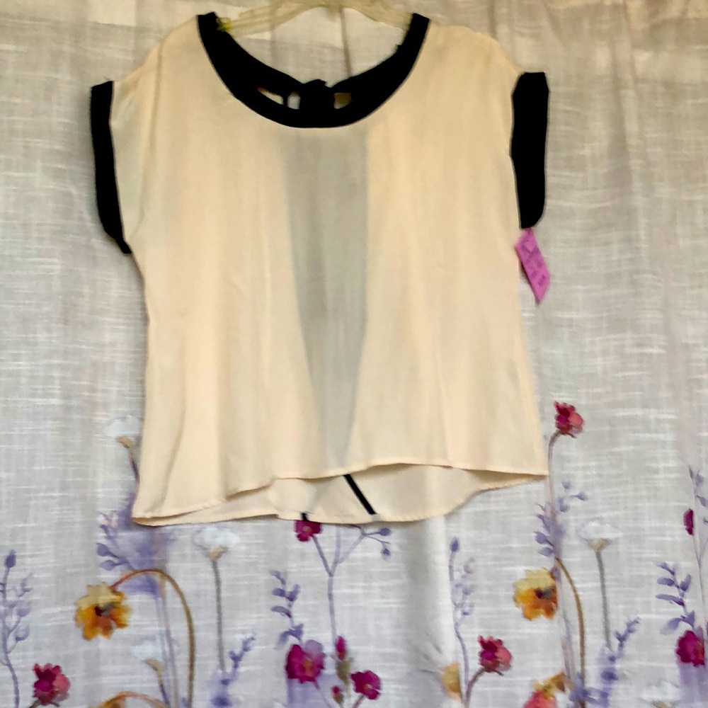 Beige black trim top top